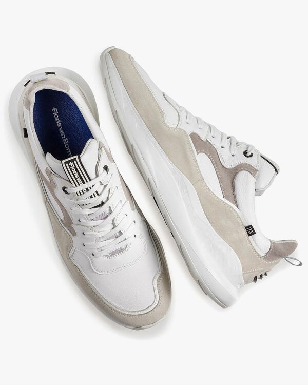 Witte sneaker su&egrave;de