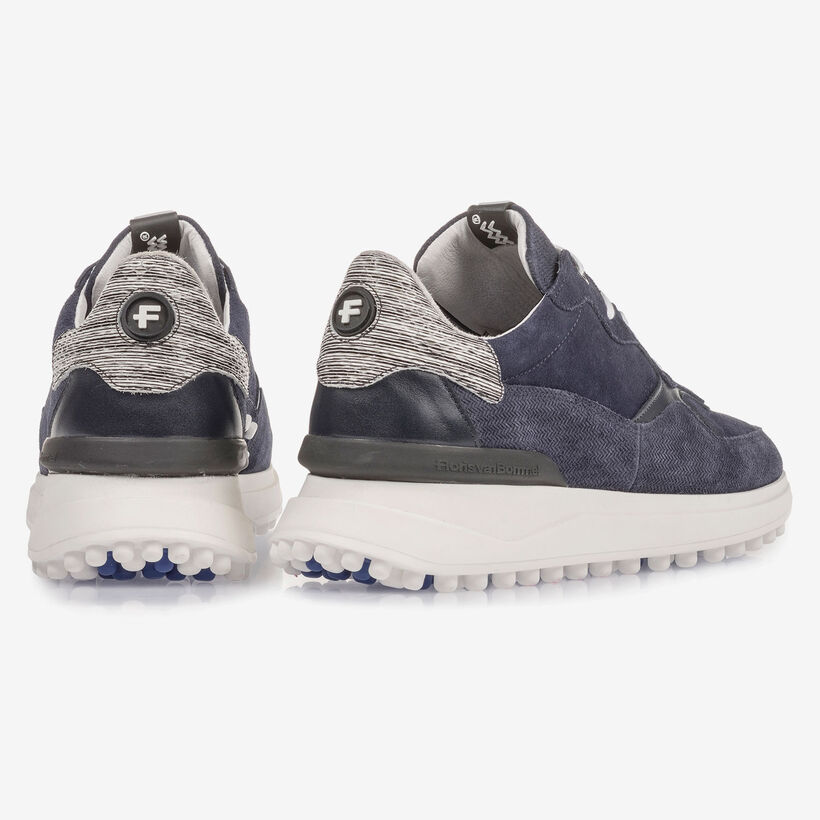 Blauwe su&egrave;de sneaker met print