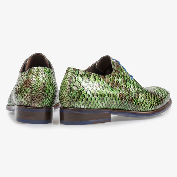Groene lakleren veterschoen met snakeprint