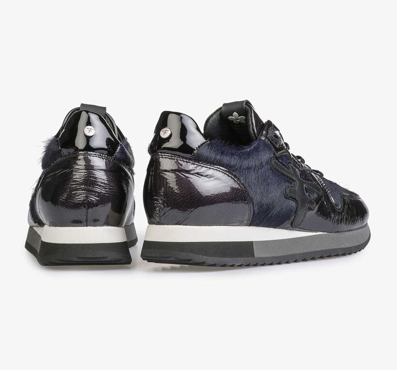 Blauwe lakleren sneaker met runnerzool