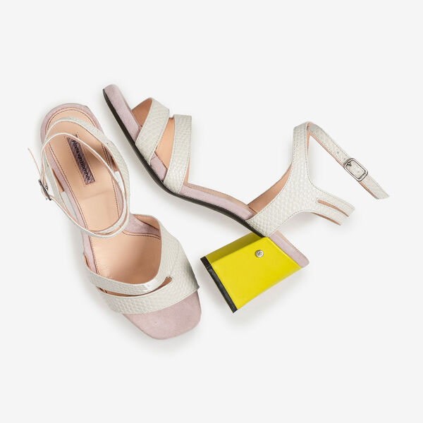 Off-white sandalette met roze/gele details