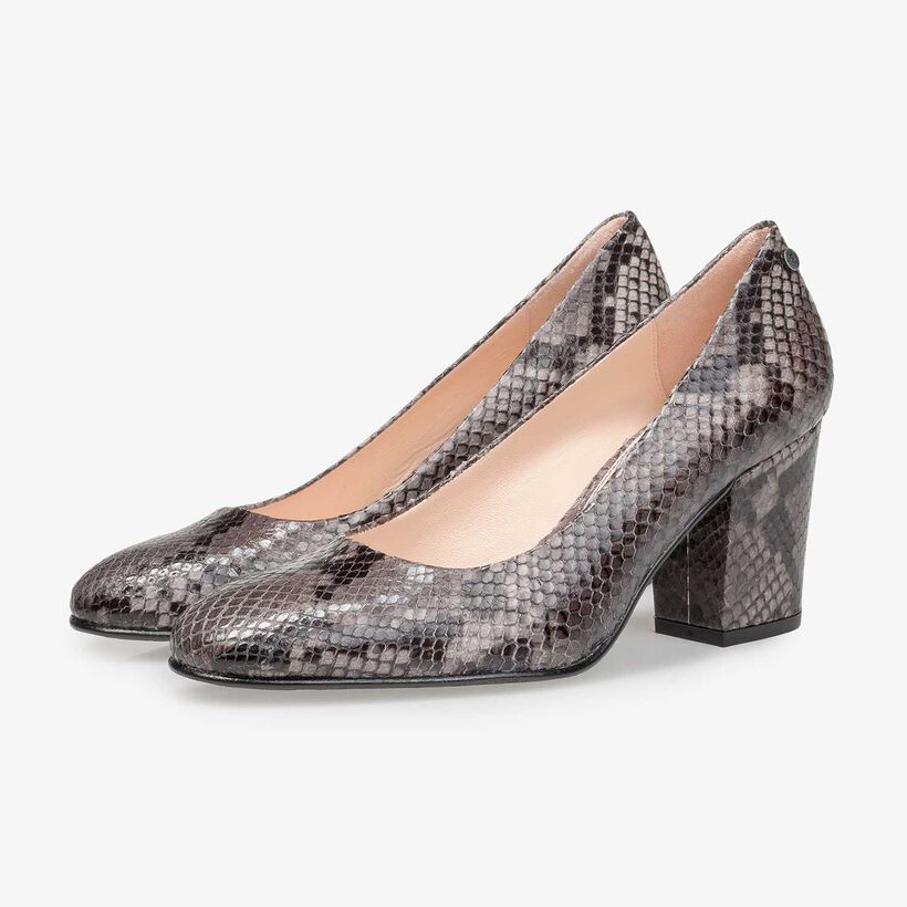 Grijze leren pump met snakeprint