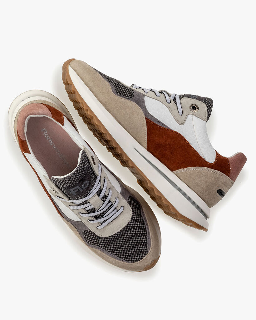 Sneaker su&egrave;de beige