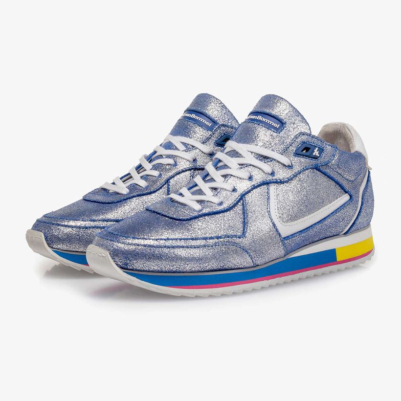 Zilveren metallic leren sneaker met blauw changeant effect