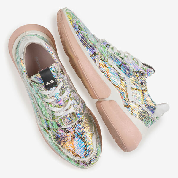 Sneaker with green/gold metallic print