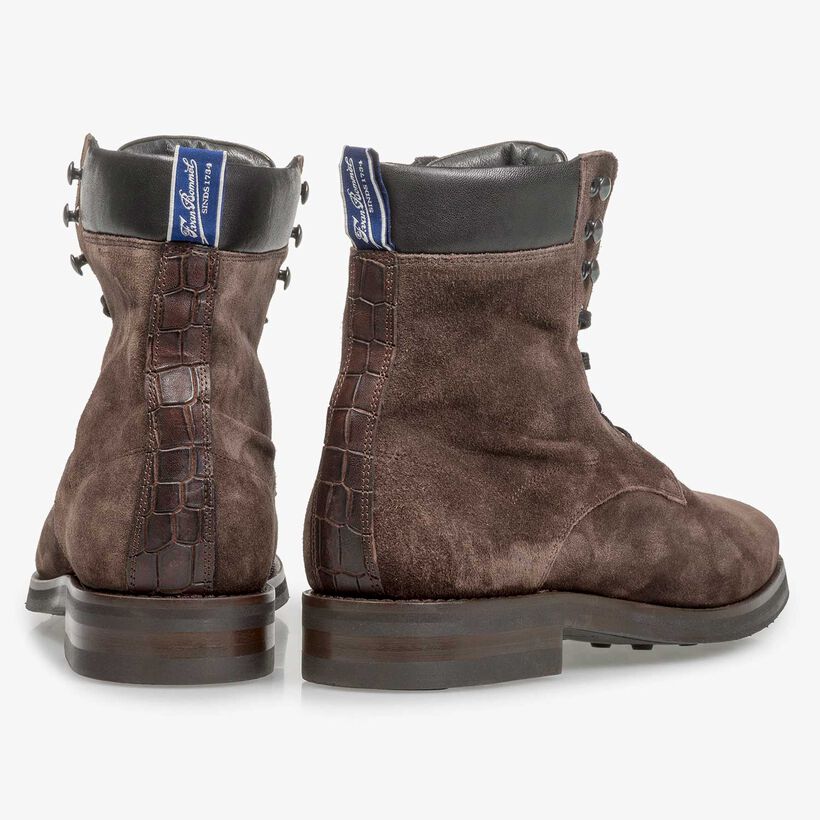 Donkerbruine su&egrave;de veterboot