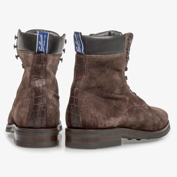 Donkerbruine su&egrave;de veterboot