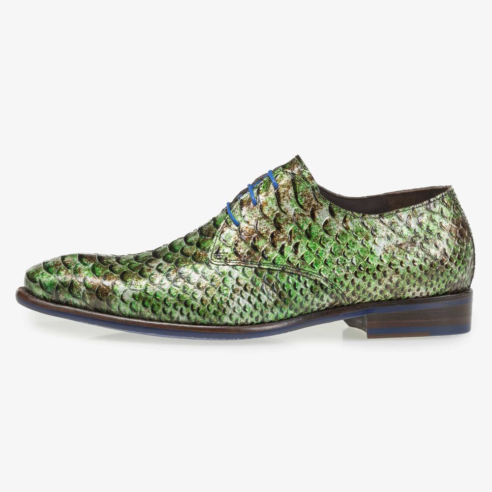 Groene lakleren veterschoen met snakeprint