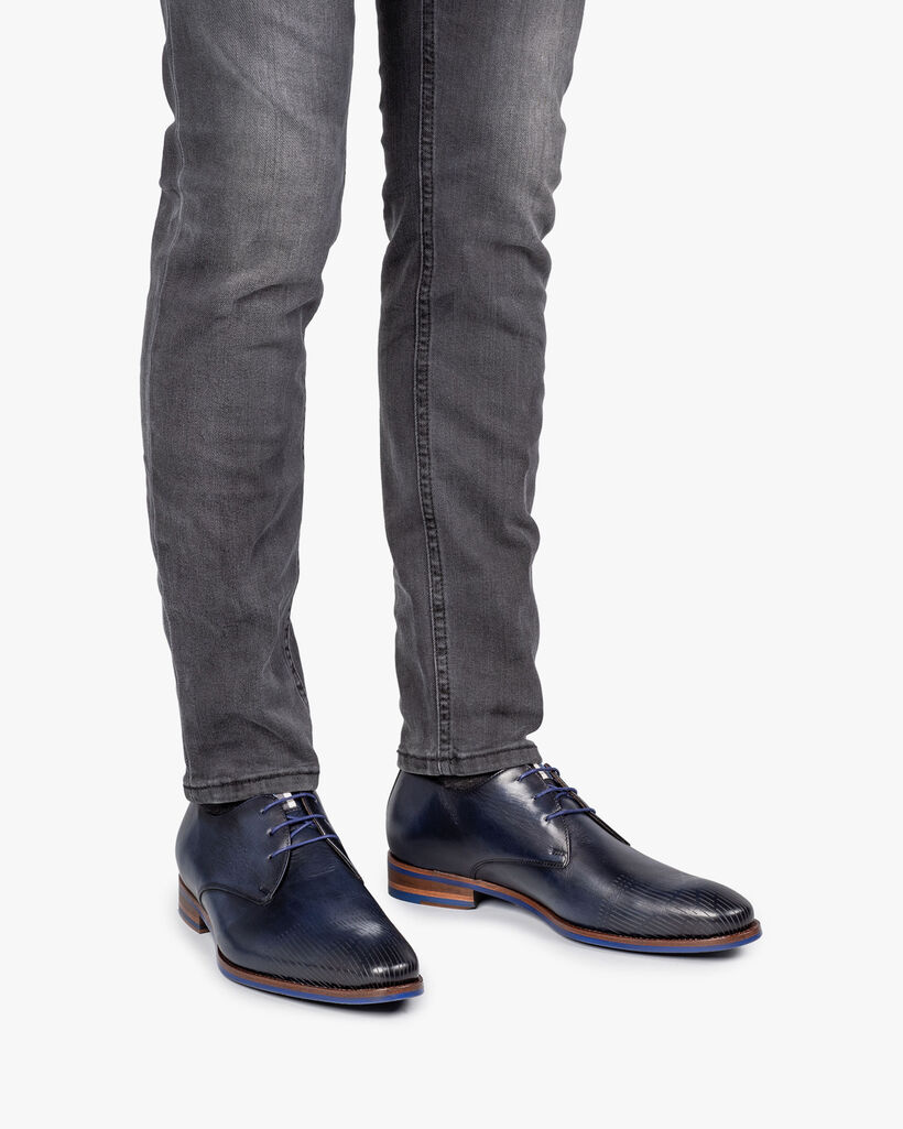 Donkerblauwe kalfsleren veterschoen