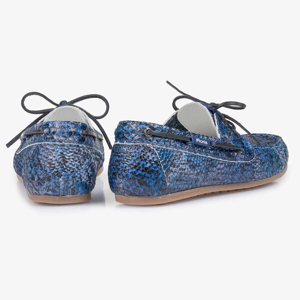 Blauwe kalfsleren bootschoen met snakeprint