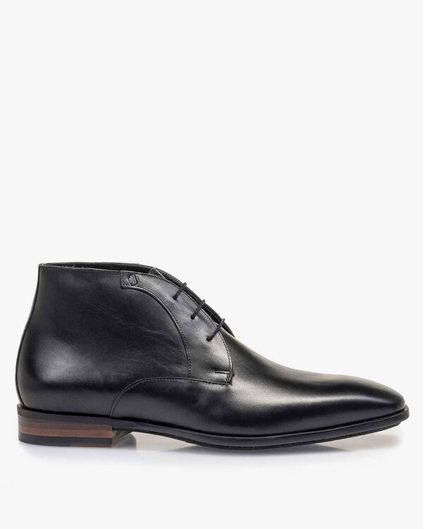 Black leather lace shoe