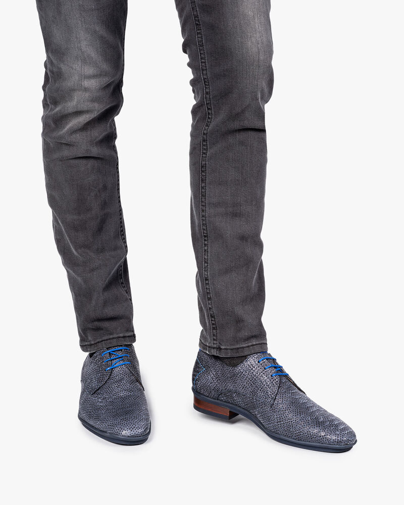 Donkerblauwe nubuckleren veterschoen met snakeprint
