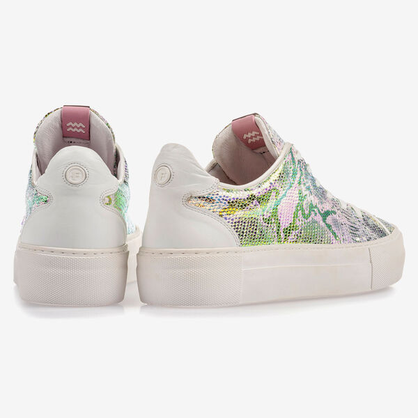 Sneaker with green/gold metallic print
