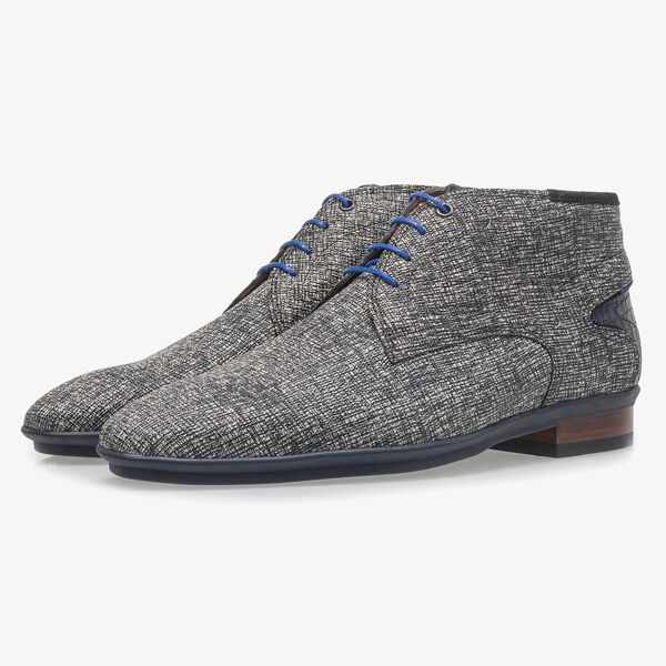 Grey leather lace shoe with print