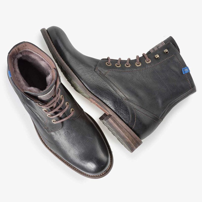 Wol gevoerde veterboot van zwart kalfsleer