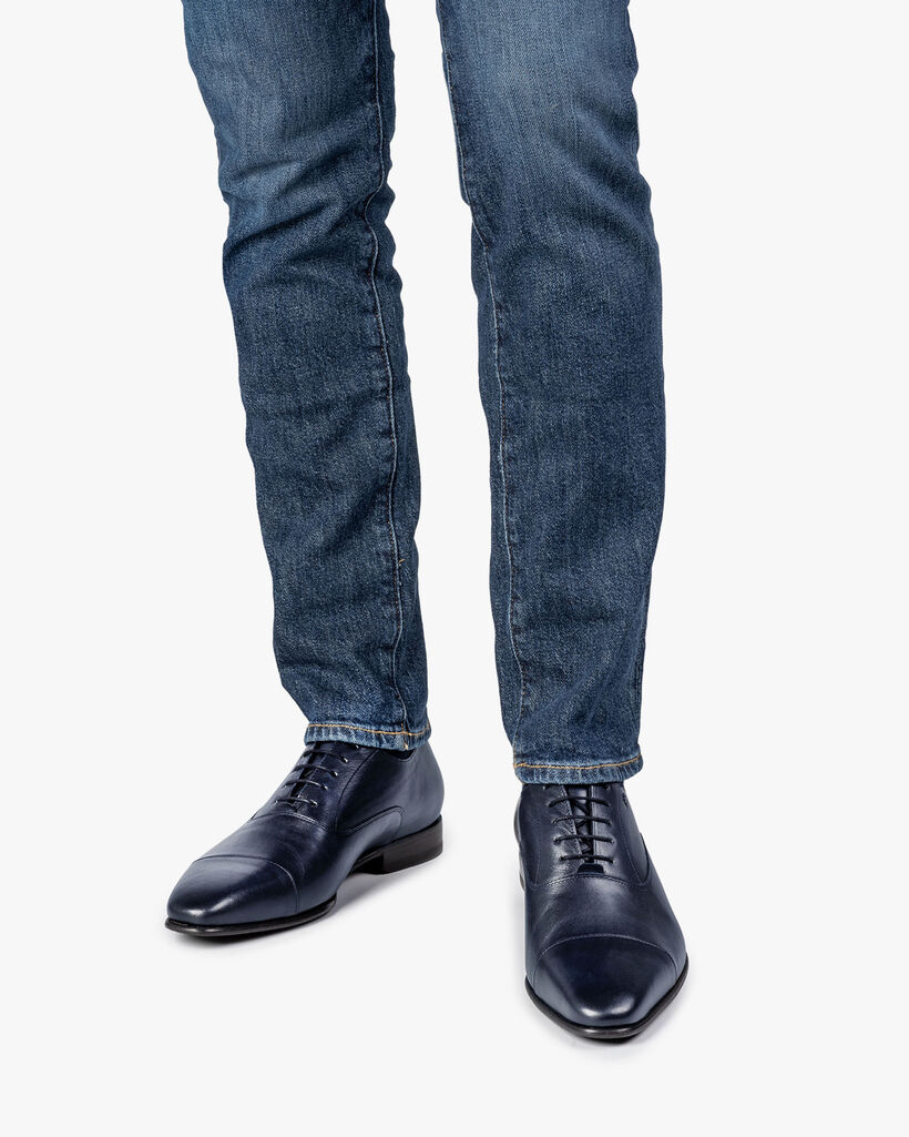 Donkerblauwe kalfsleren veterschoen