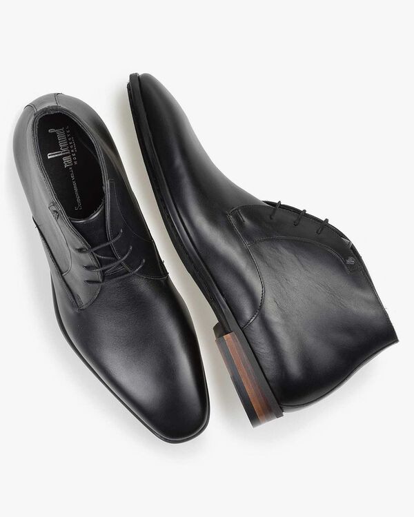 Black leather lace shoe