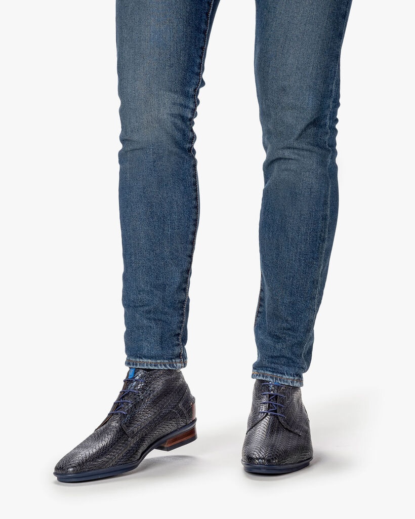 Veterboot metallic blauw