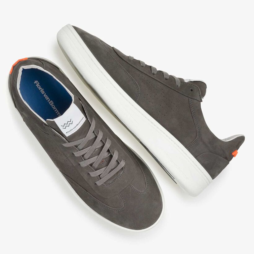 Donkergrijze nubuckleren sneaker