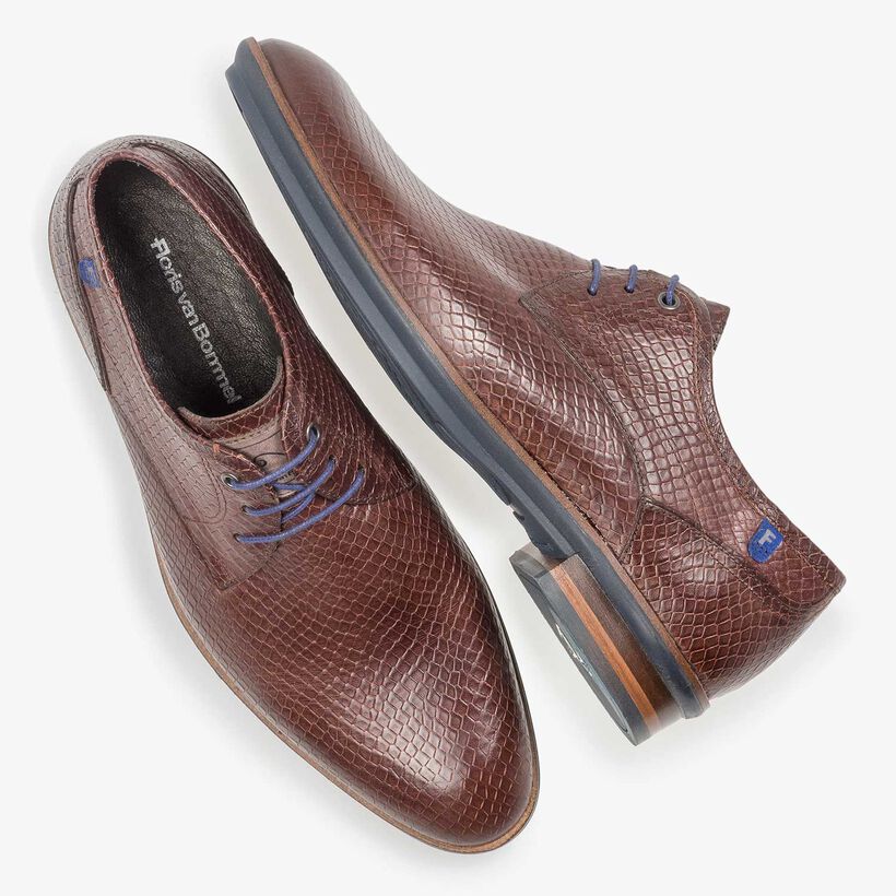 Leren veterschoen met snakeprint cognac