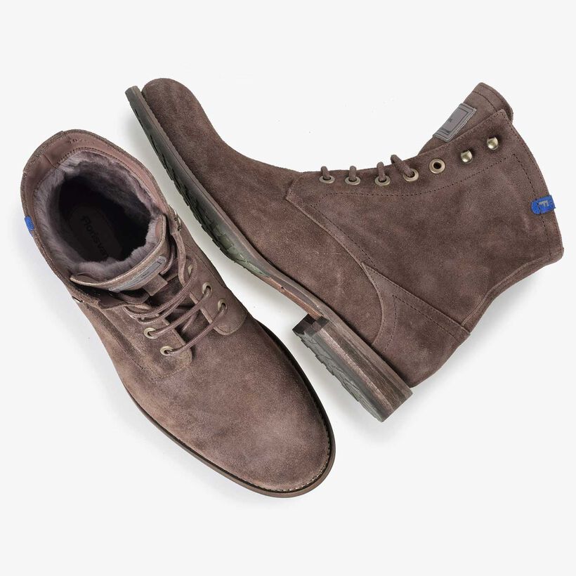 Donkerbruine su&egrave;de veterboot