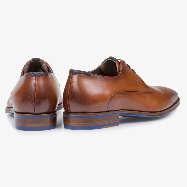 Kalfsleren veterschoen cognac met lasering