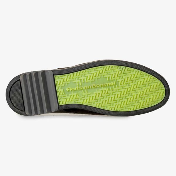 Donkerbruine su&egrave;de sneaker met dessin