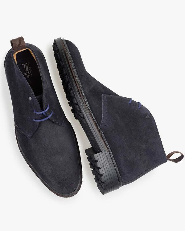 Donkerblauwe su&egrave;de veterboot