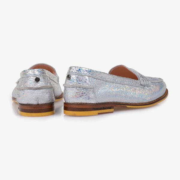 Zilveren metallic leren loafer met craquel&eacute; effect