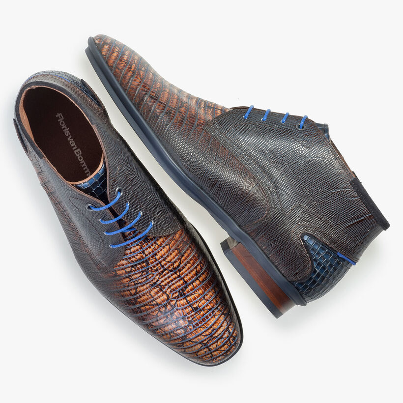 Cognac-coloured calf leather lace shoe with lizard print