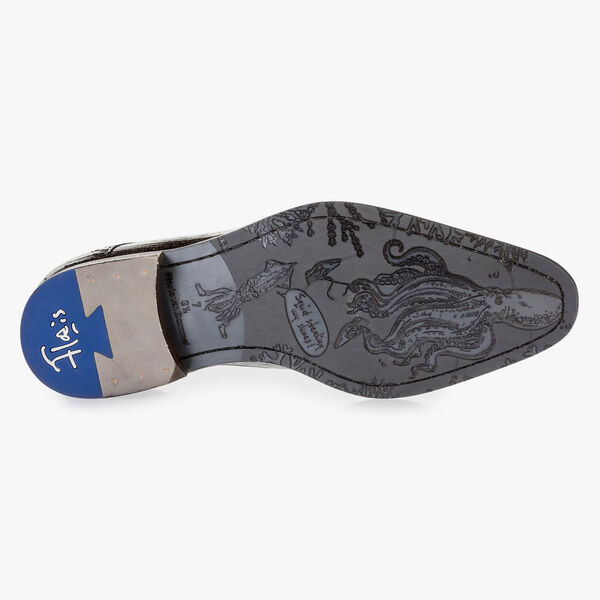 Bruine lakleren veterschoen met metallicprint