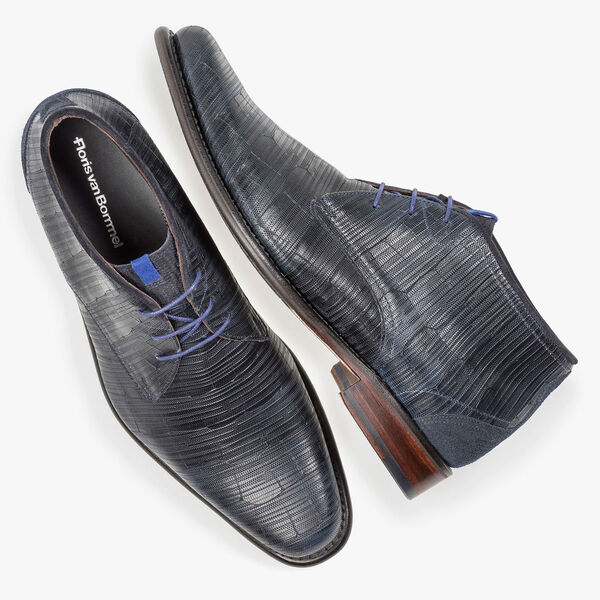 Blauwe leren veterboot met print