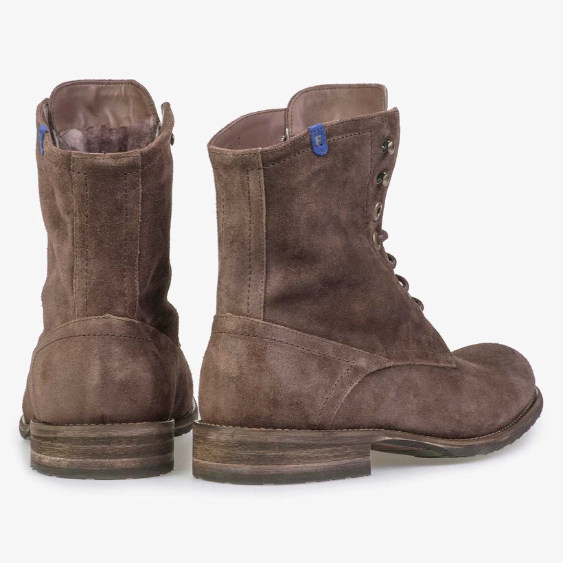 Donkerbruine su&egrave;de veterboot