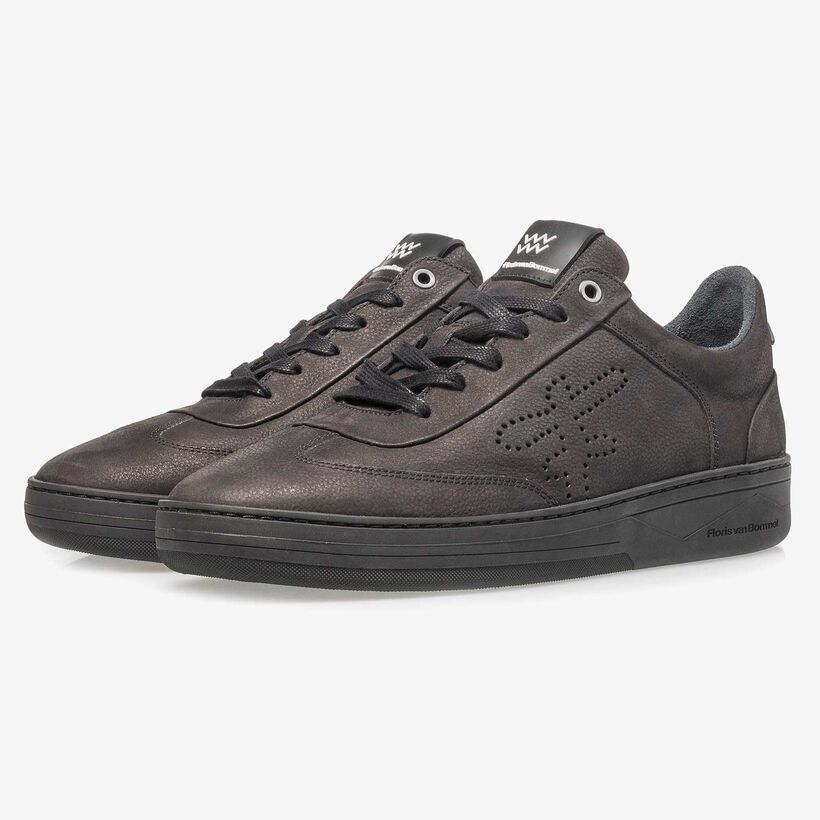 Zwarte nubuckleren sneaker met print