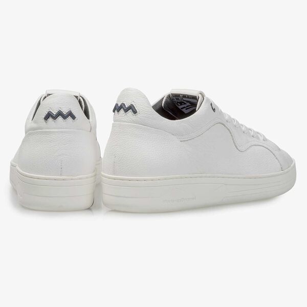 Witte kalfsleren sneaker met lichte structuur
