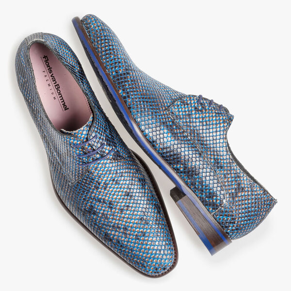 Blauwe veterschoen met snakeprint