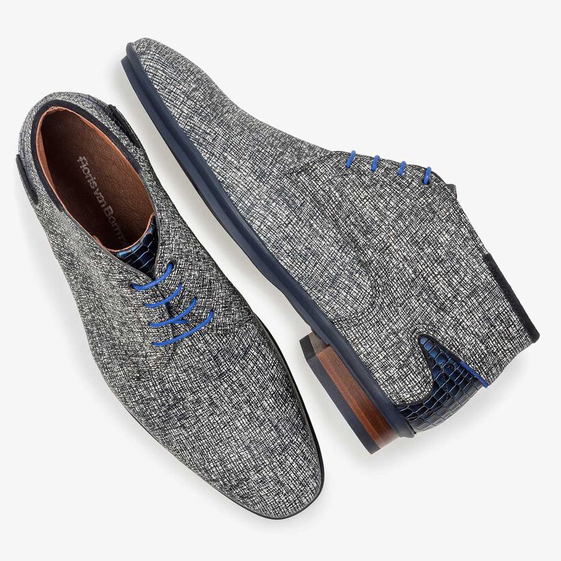 Grey leather lace shoe with print