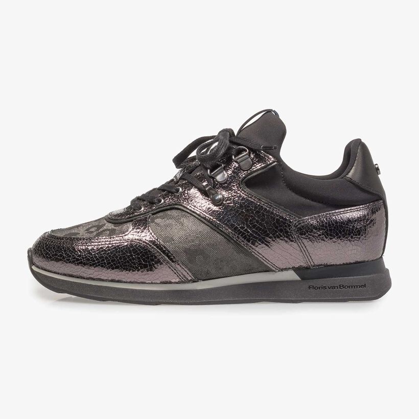 Dark grey leather sneaker with metallic print