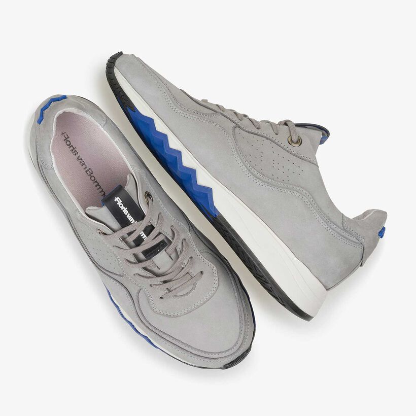 Lichtgrijze nubuckleren sneaker