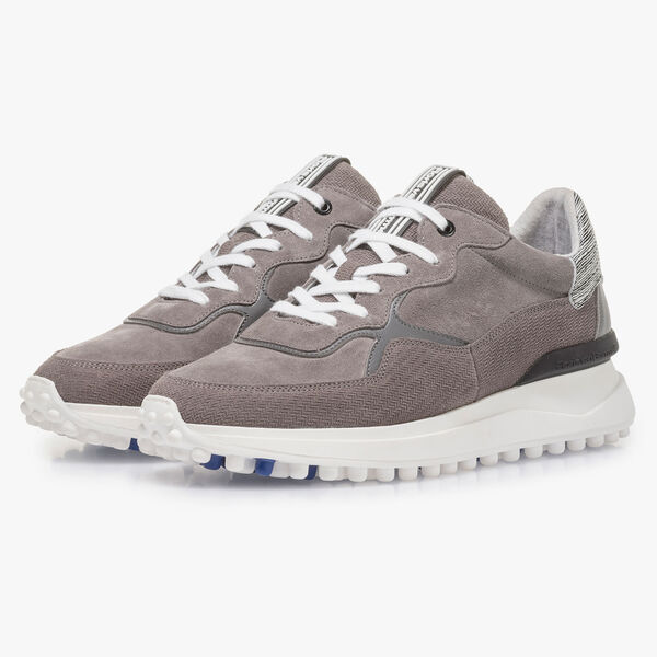 Grijze su&egrave;de sneaker met print