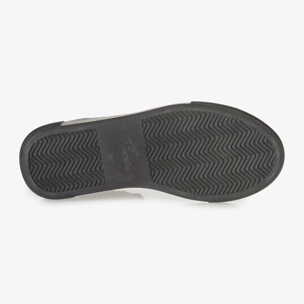 Dark silver-coloured leather lace shoe with a metallic print