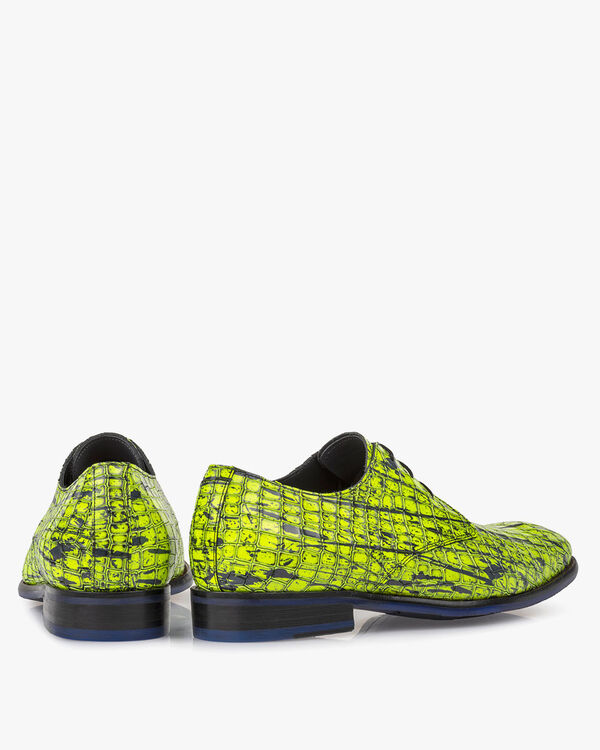 Lace shoe patent leather