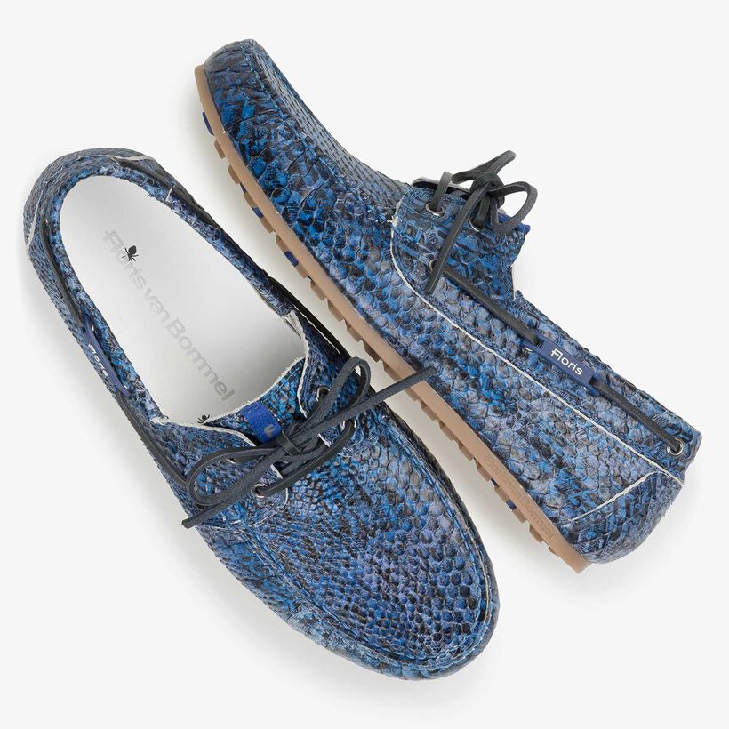 Blauwe kalfsleren bootschoen met snakeprint
