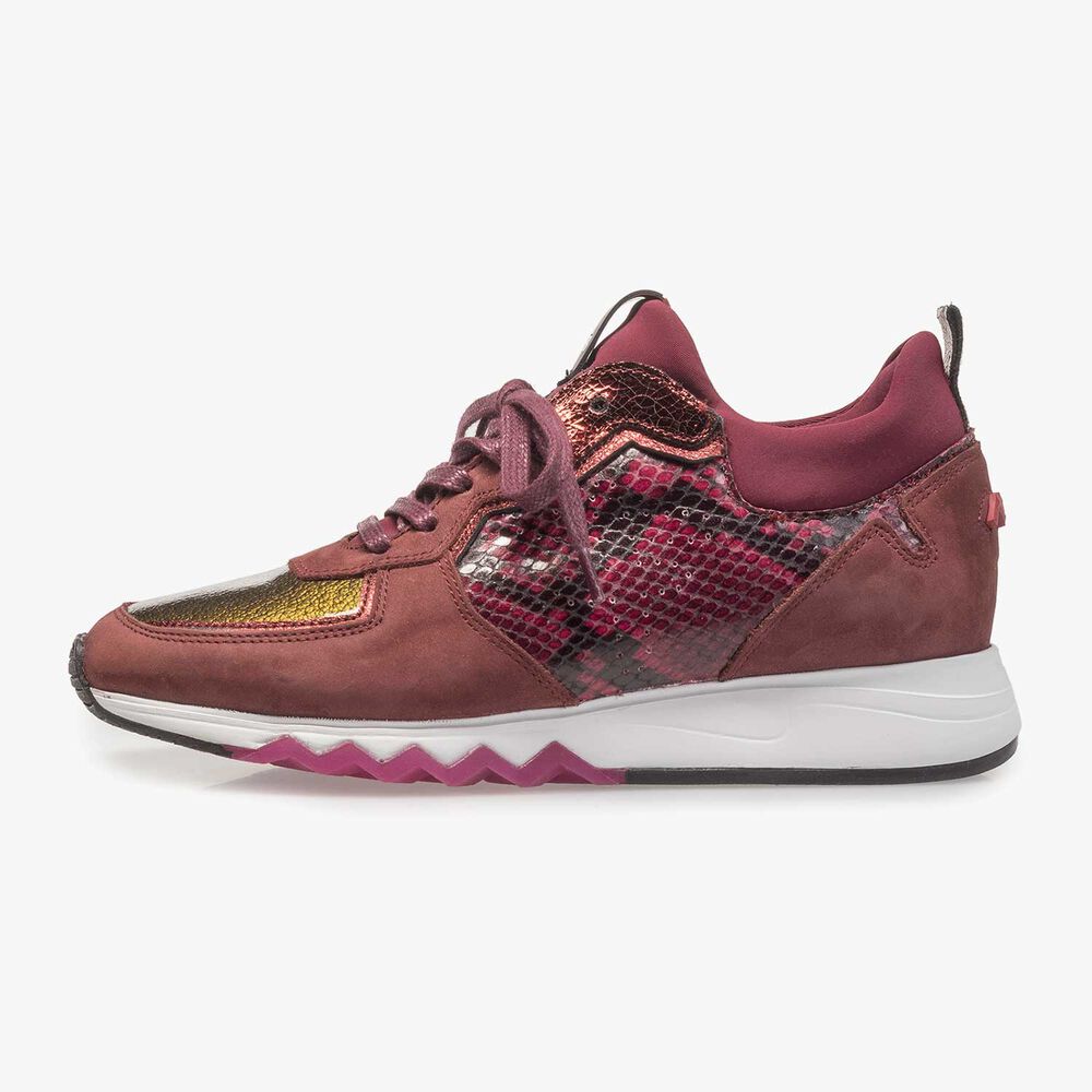 Rode su&egrave;de sneaker met snakeprint