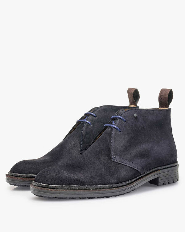 Donkerblauwe su&egrave;de veterboot