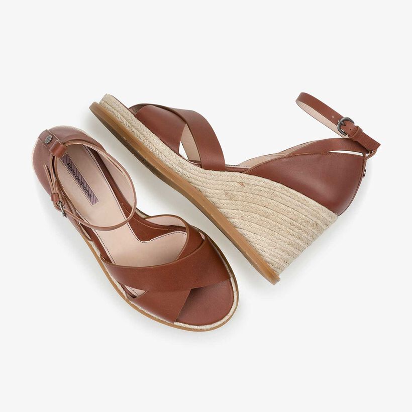 Leren sandaal met sleehak cognac