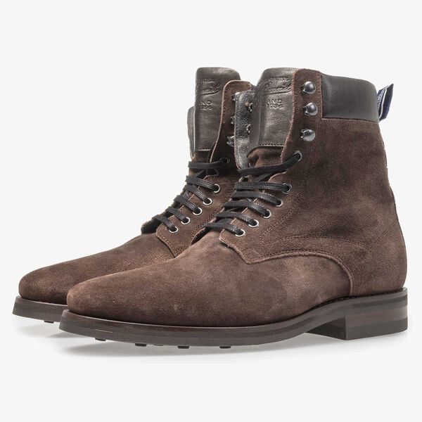 Donkerbruine su&egrave;de veterboot