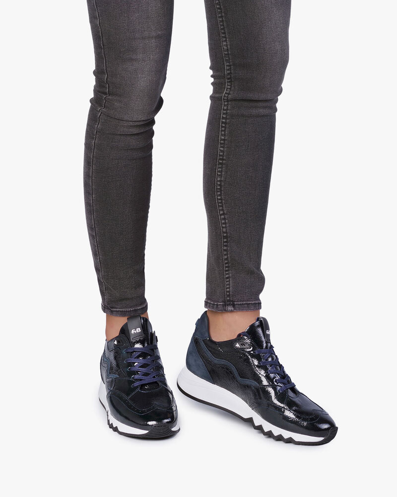Blauwe lakleren sneaker