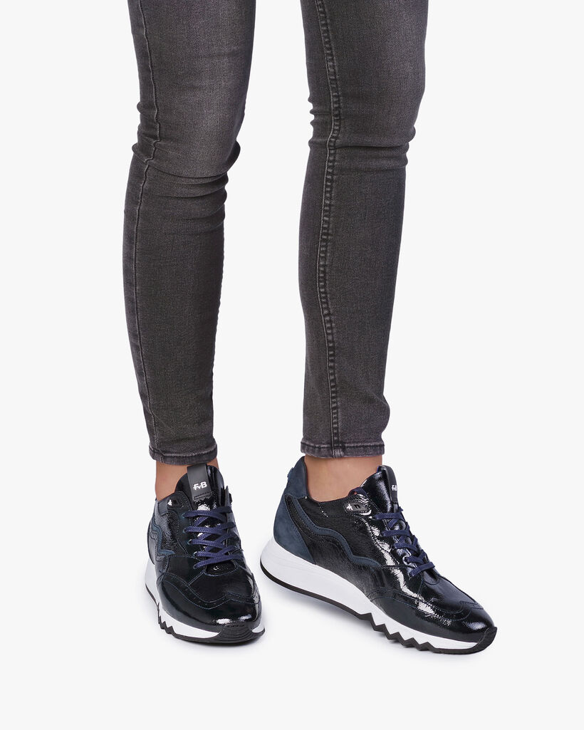 Blauwe lakleren sneaker