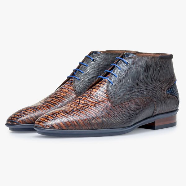 Cognac-coloured calf leather lace shoe with lizard print